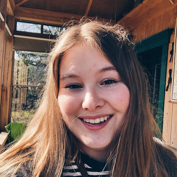 Meet your Posher, Eva - Picture 1 of 1